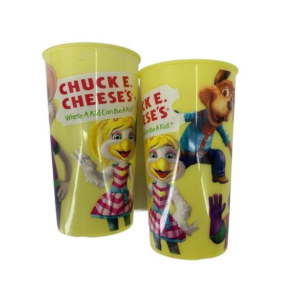 Lot of 2 Chuck E Cheese Plastic Cup Yellow Helen Jasper Pizza 2018 0651 - Picture 6 of 8